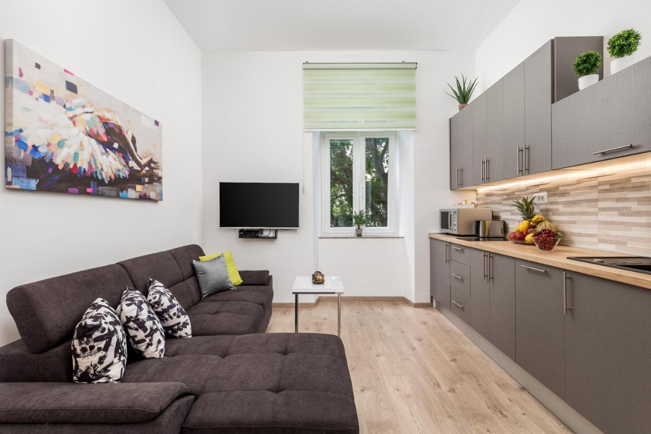 Quiet Center Apartments Риека Экстерьер фото